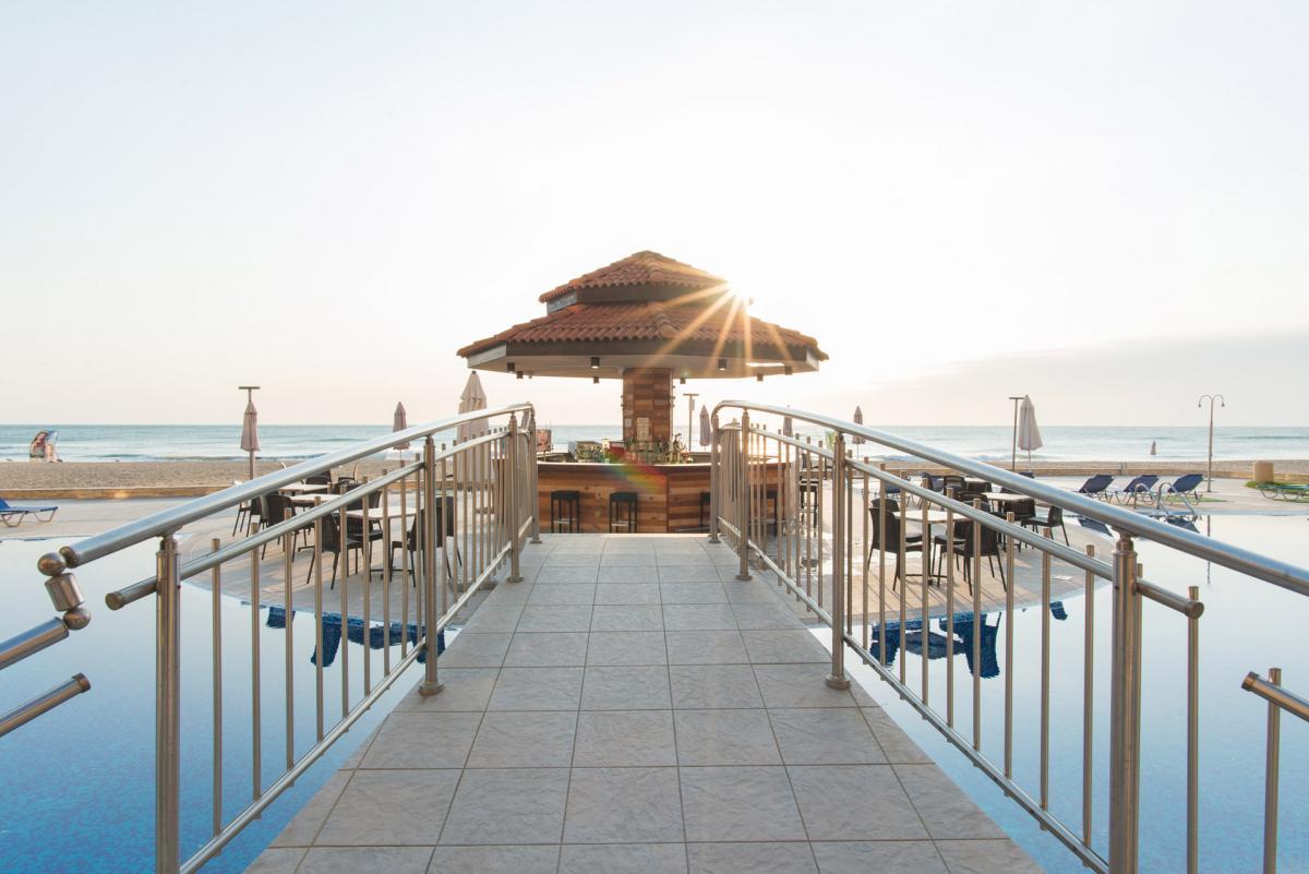 Hotel Obzor Beach Resort-Bar na bazenu.jpeg