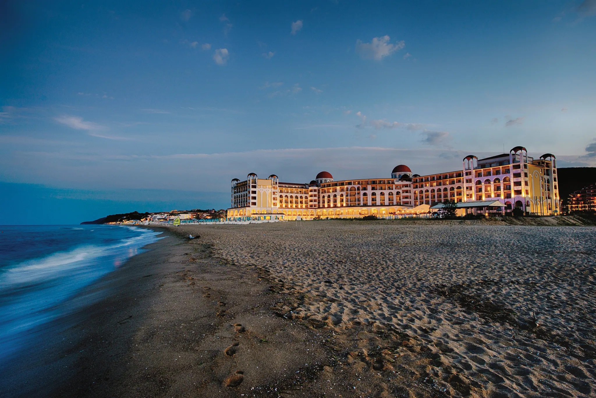 Alua Helios Bay-Plaza.jpg