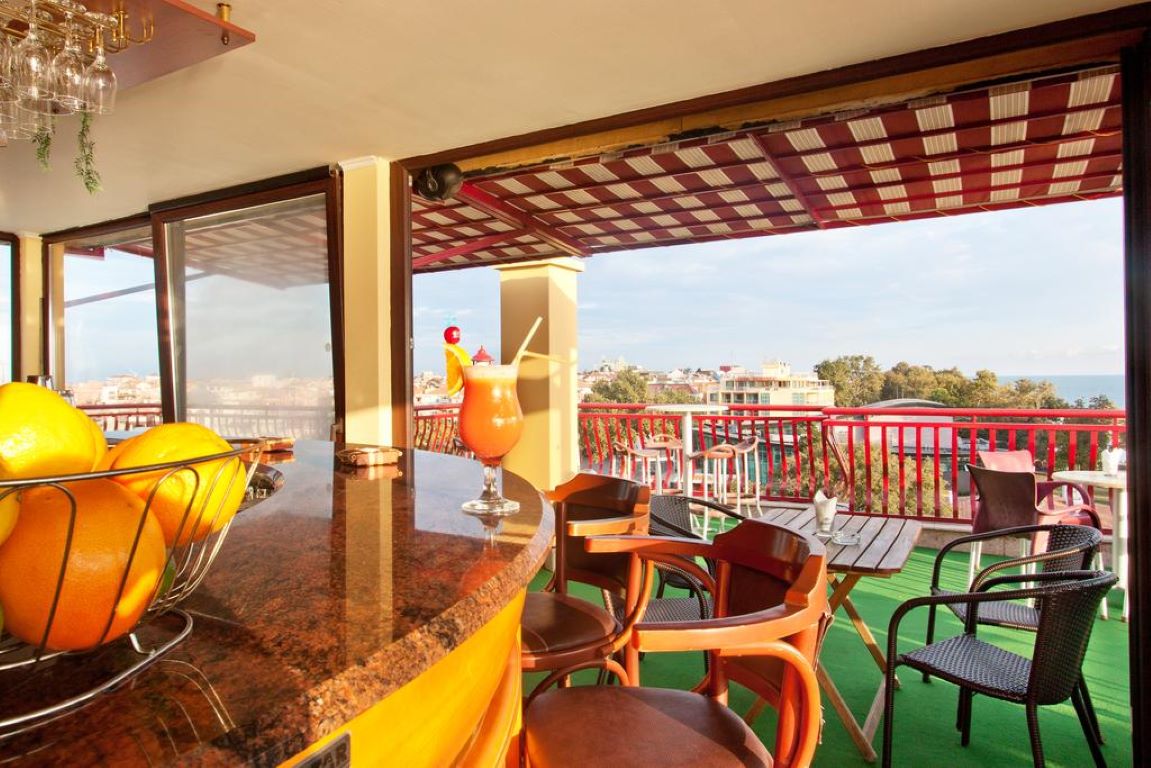 Hotel Saint George Pomorie-Sky bar.jpg