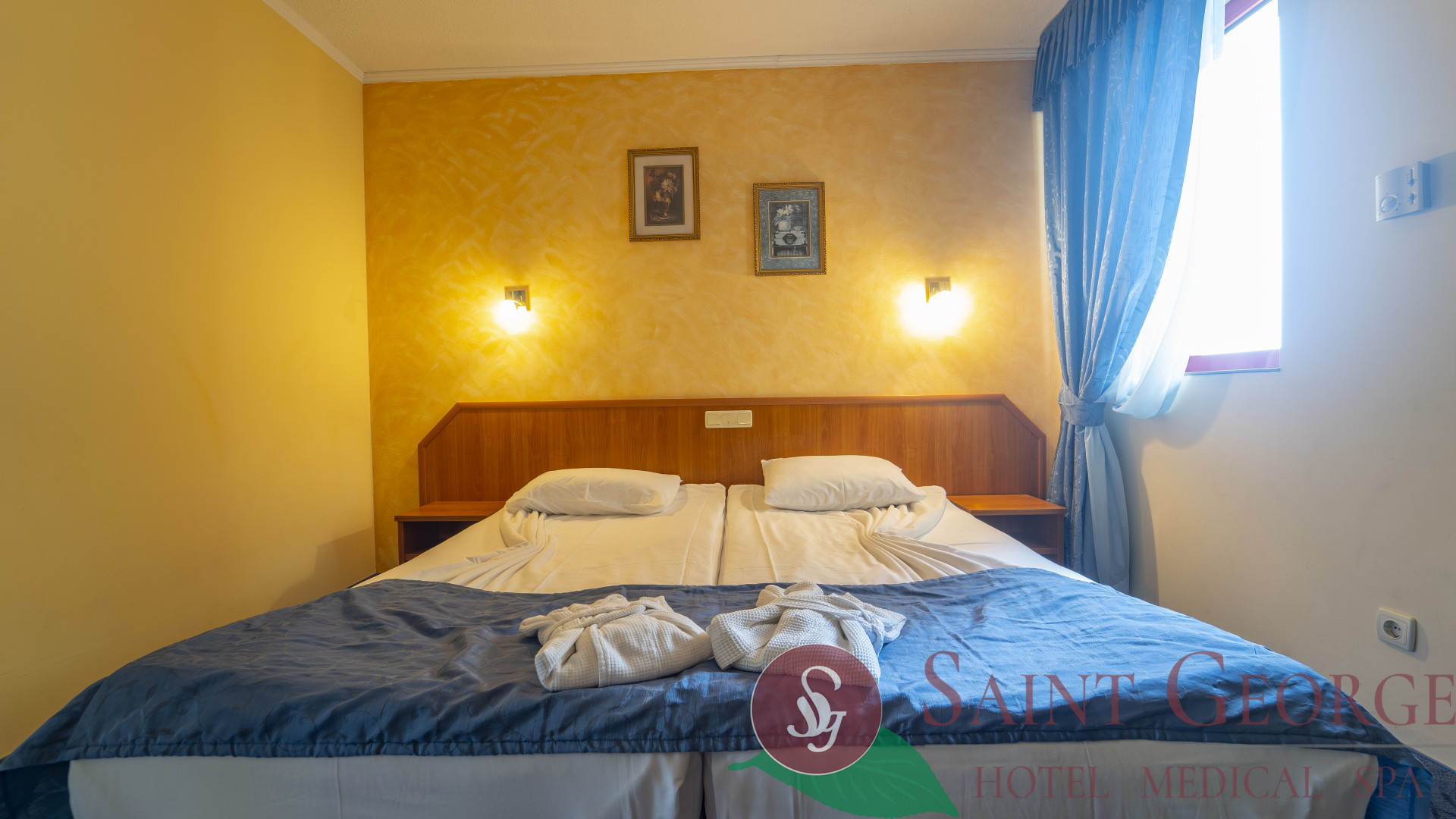 Saint George Pomorie Hotel-Standardna soba pogled park.jpg