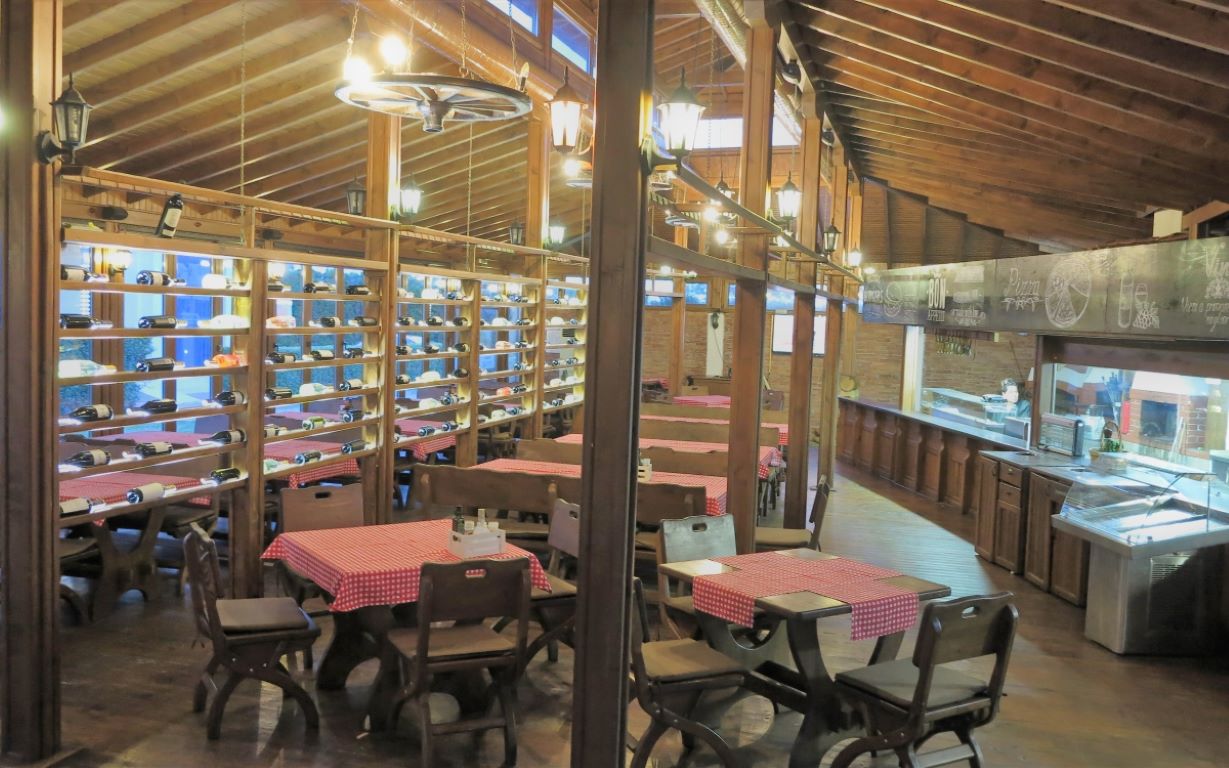 Hotel Marina Holiday Club-Rostilj restoran.jpg