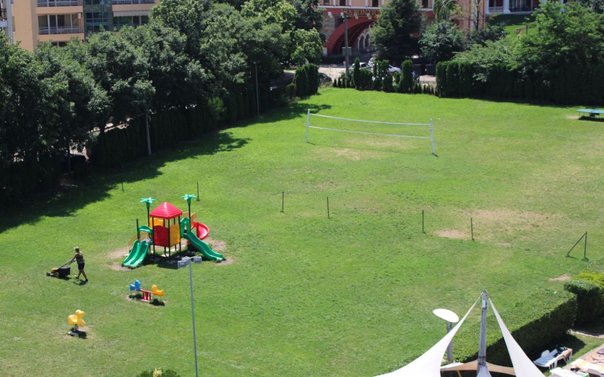 Marina Holiday Club Hotel-Odbojkaski teren.jpg