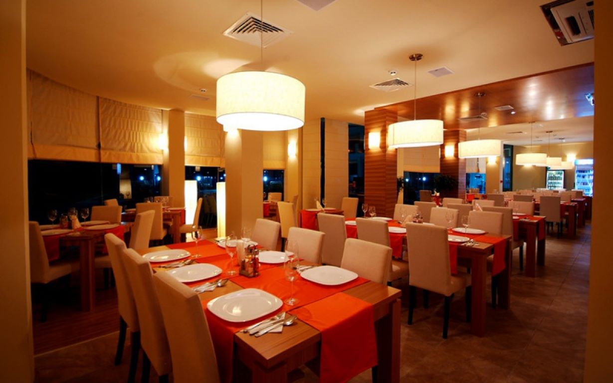 Marina Holiday Club Hotel-Restoran.jpg