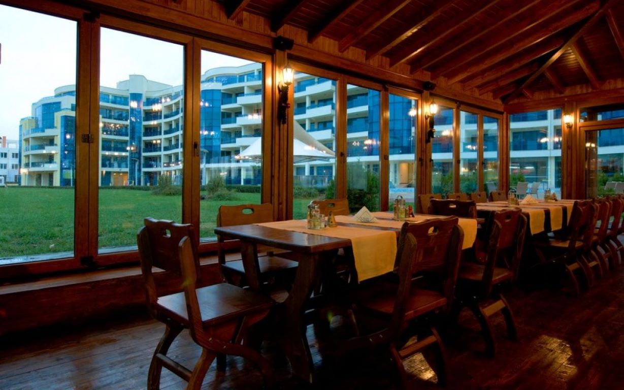 Marina Holiday Club Hotel-Rostilj restoran.jpg