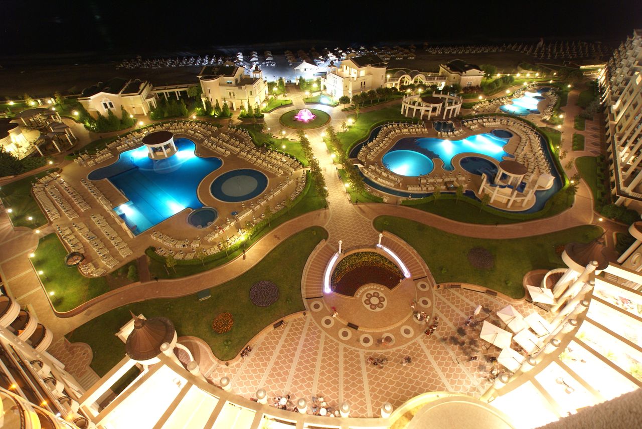 Sunset Resort Hotel-Nocni izgled.JPG