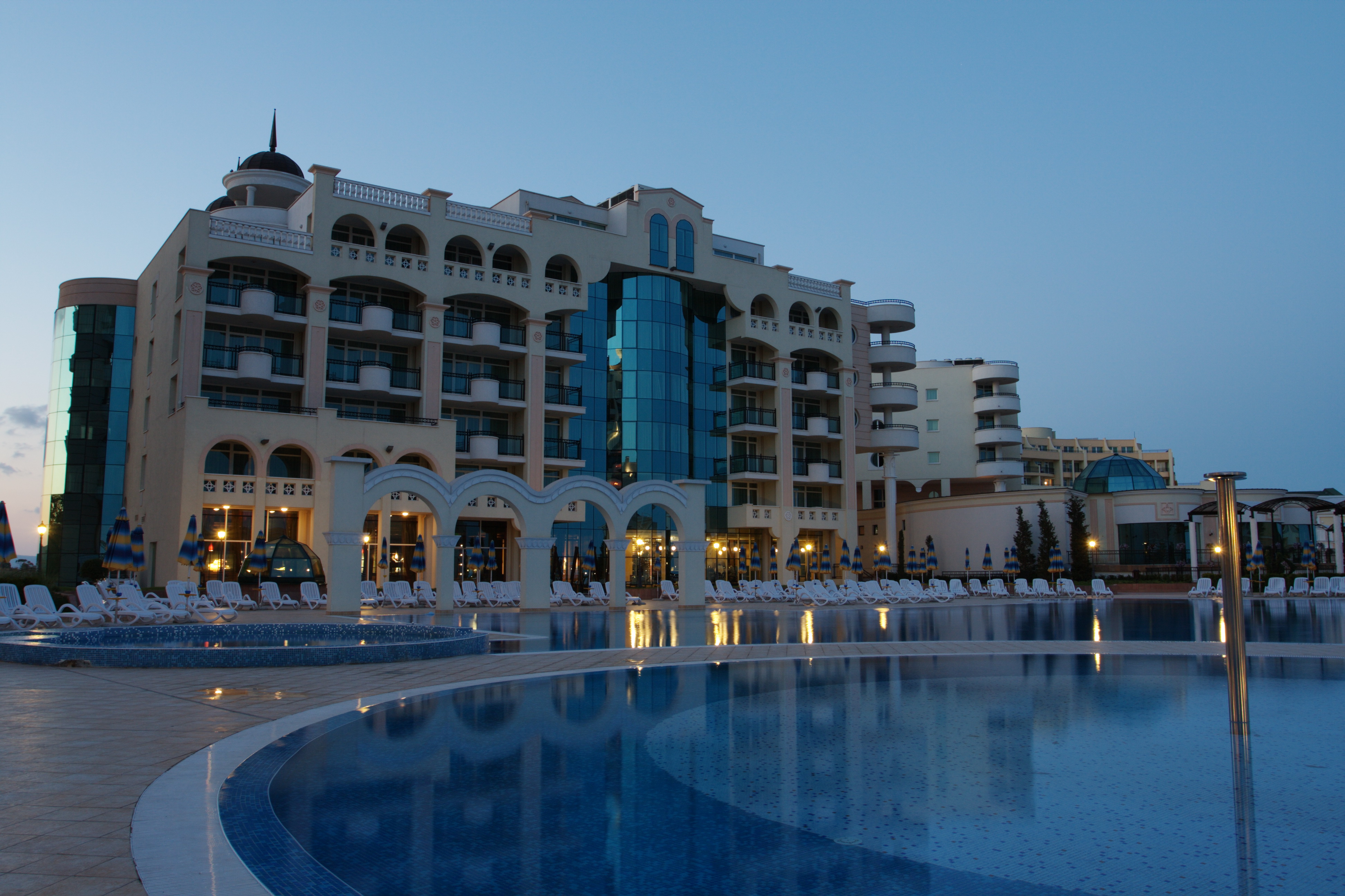 Sunset Resort-Hotel spolja.jpg
