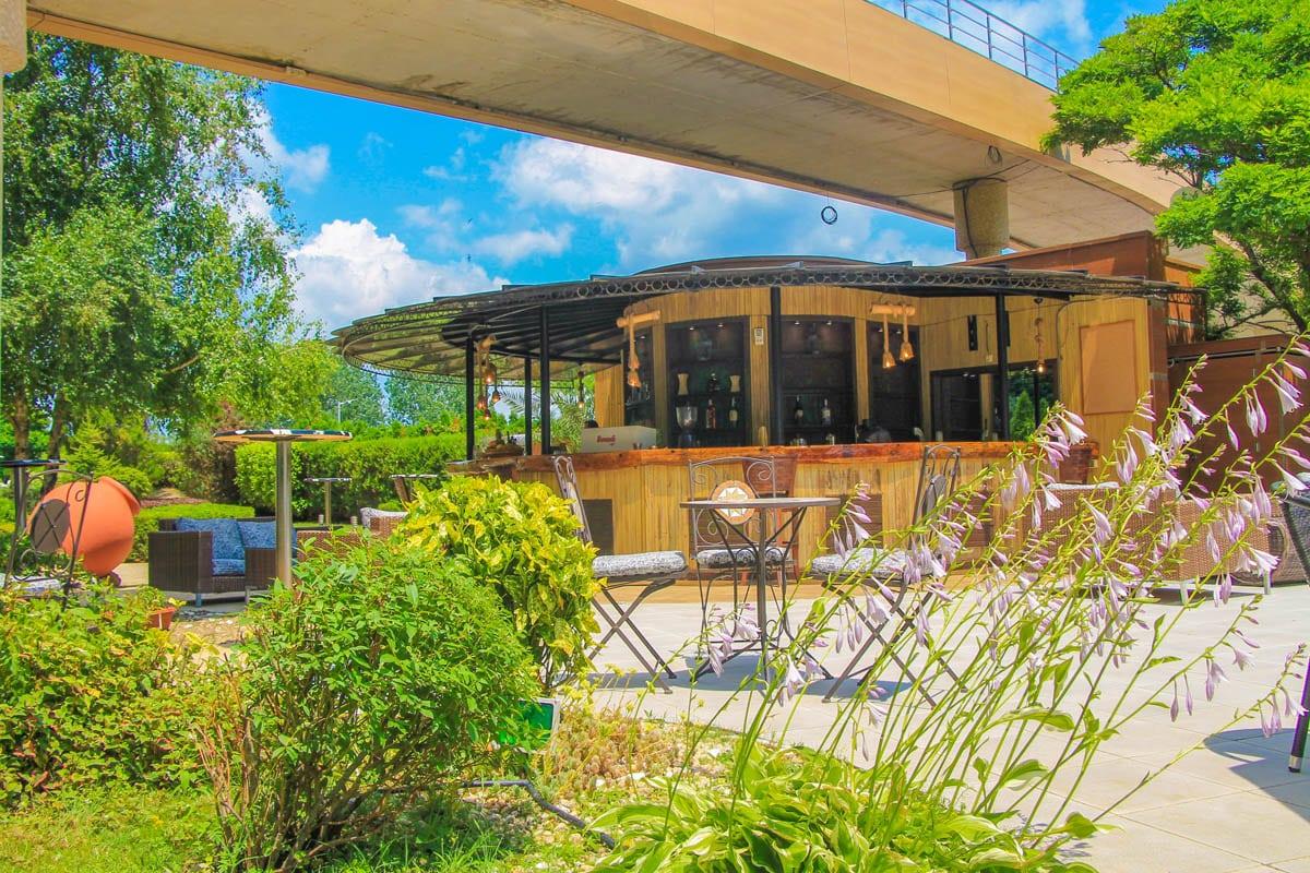 Grand Hotel Pomorie-Bar na bazenu.jpg
