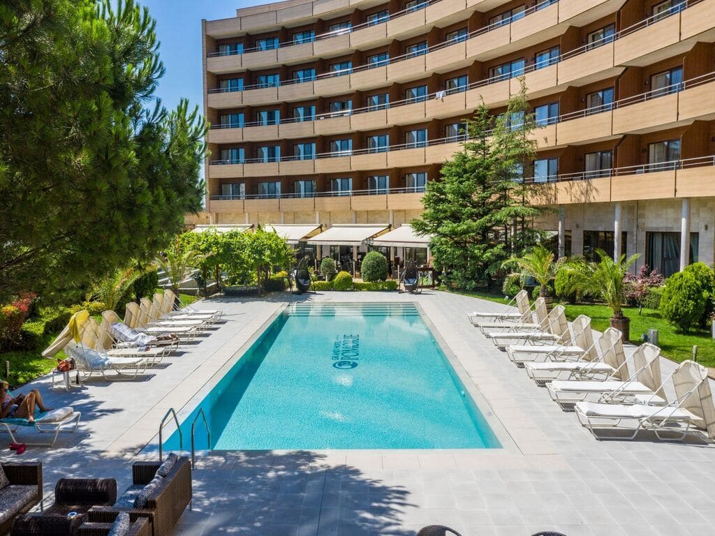 Grand Hotel Pomorie-Bazen.jpg