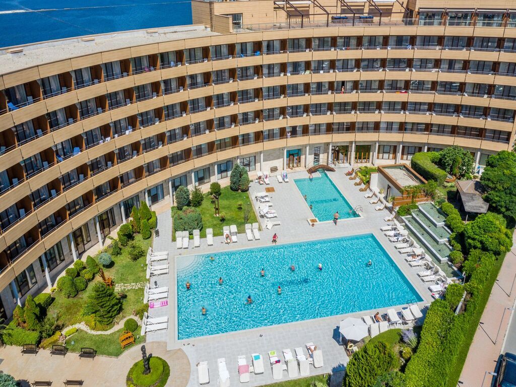 Grand Hotel Pomorie-Hotel spolja.jpg