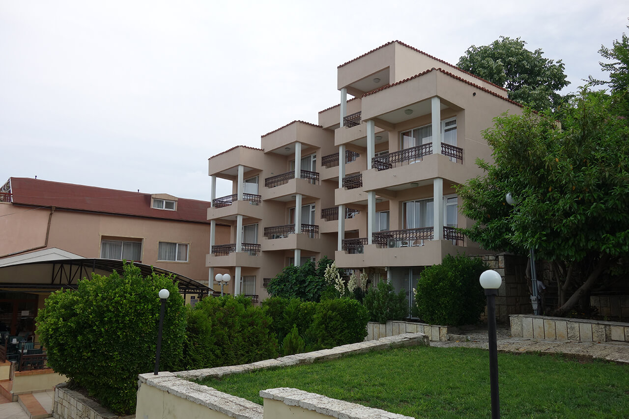 Hotel naslada-Hotel spolja.jpg