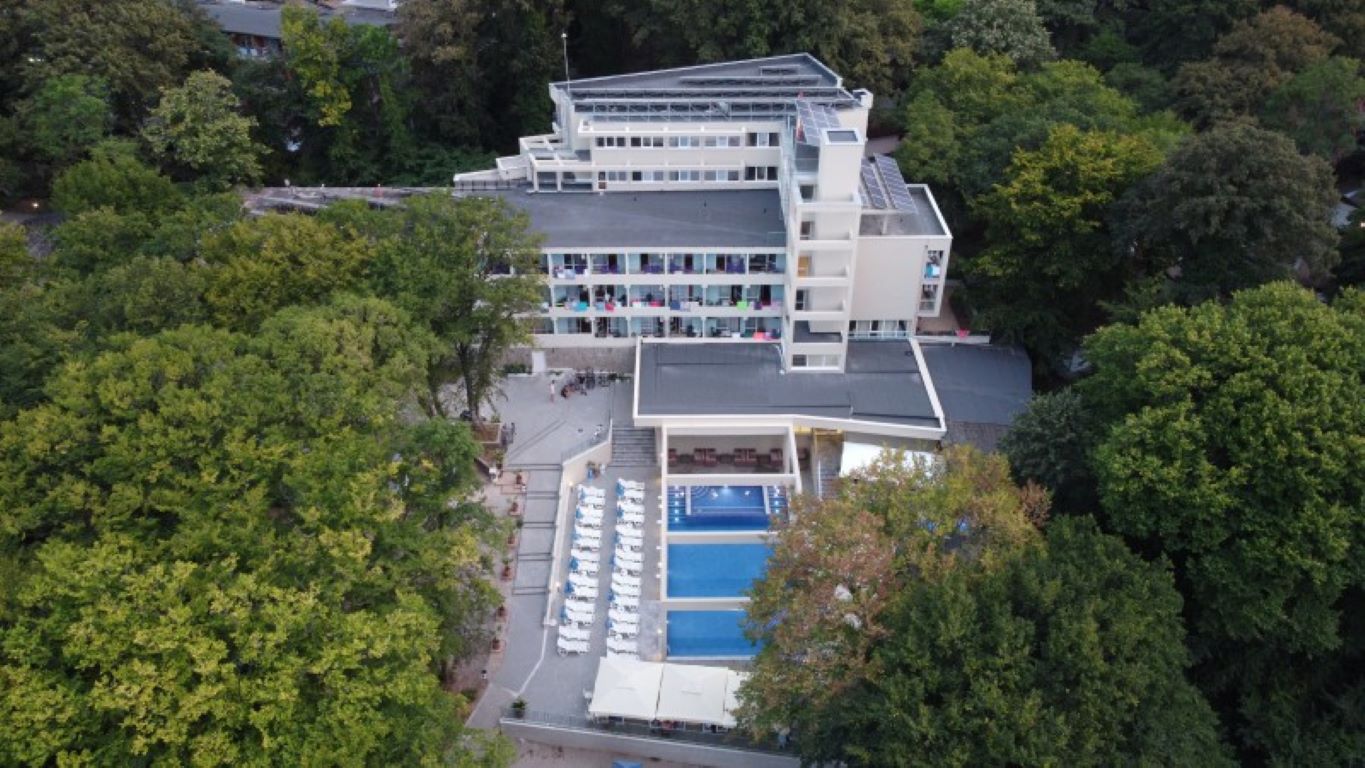 Hotel Ariana-Panorama hotela.jpg