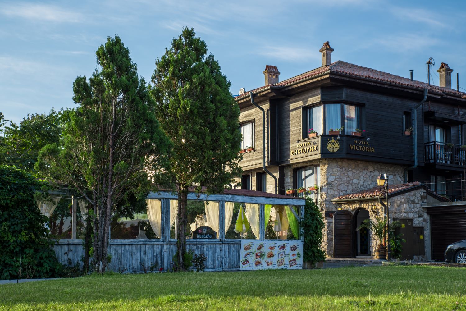 Hotel Victoria Nessebar-Hotel spolja.jpg
