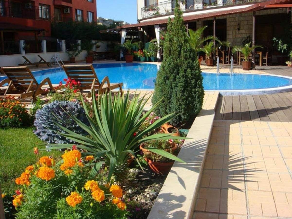 Maria Revas Hotel-Bazen.jpg