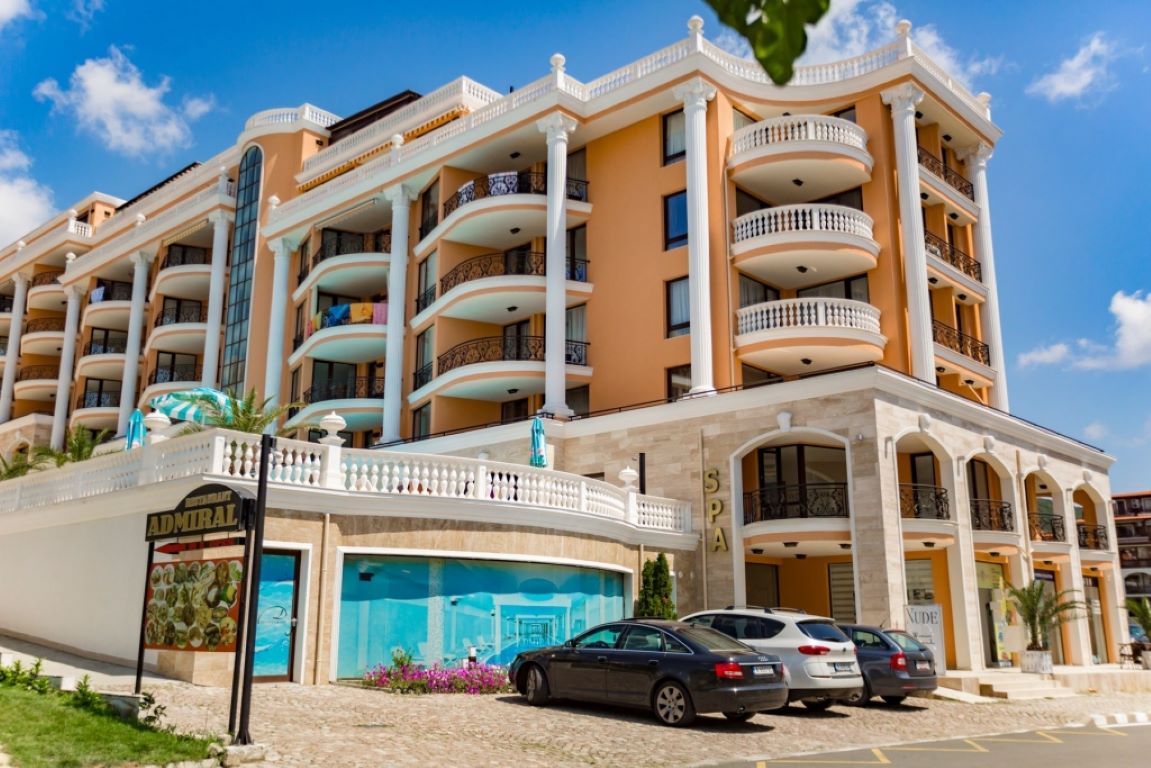Admiral Second Line-Hotel spolja.jpg