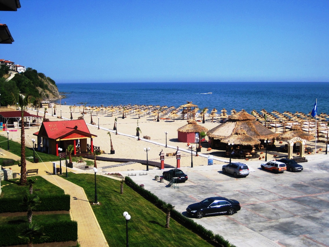 Arena First Line-Plaza.jpg