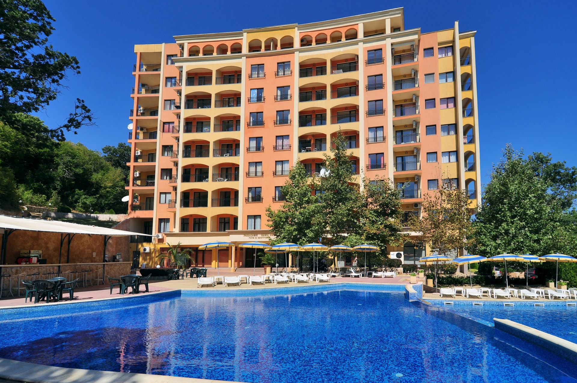 Hotel Paradise Green Park-Bazen.jpg