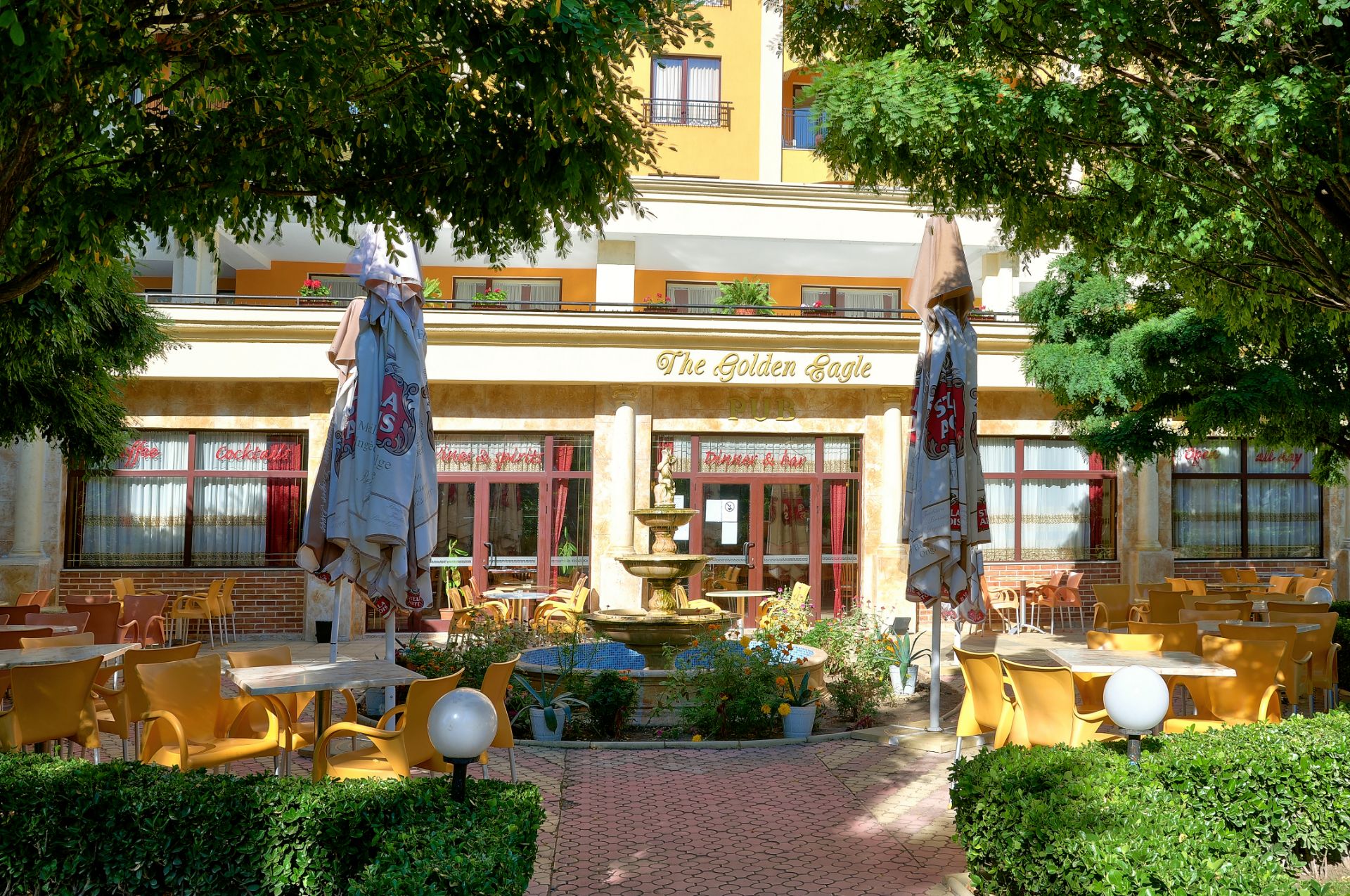 Paradise Green Park Hotel-Terasa restorana.jpg