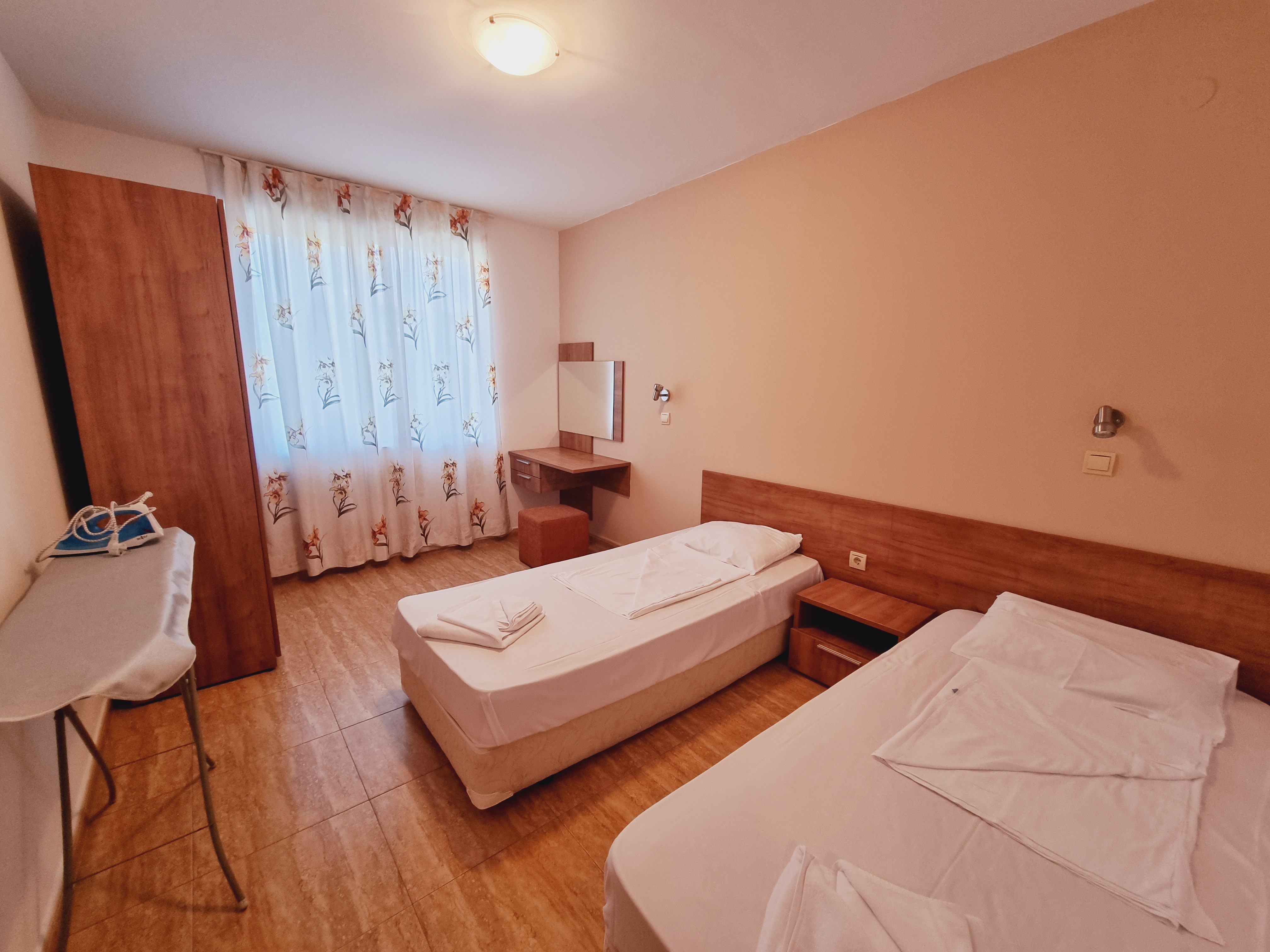 Kambani I, II & III Second Line-Dvosoban apartman spavaca soba.jpg