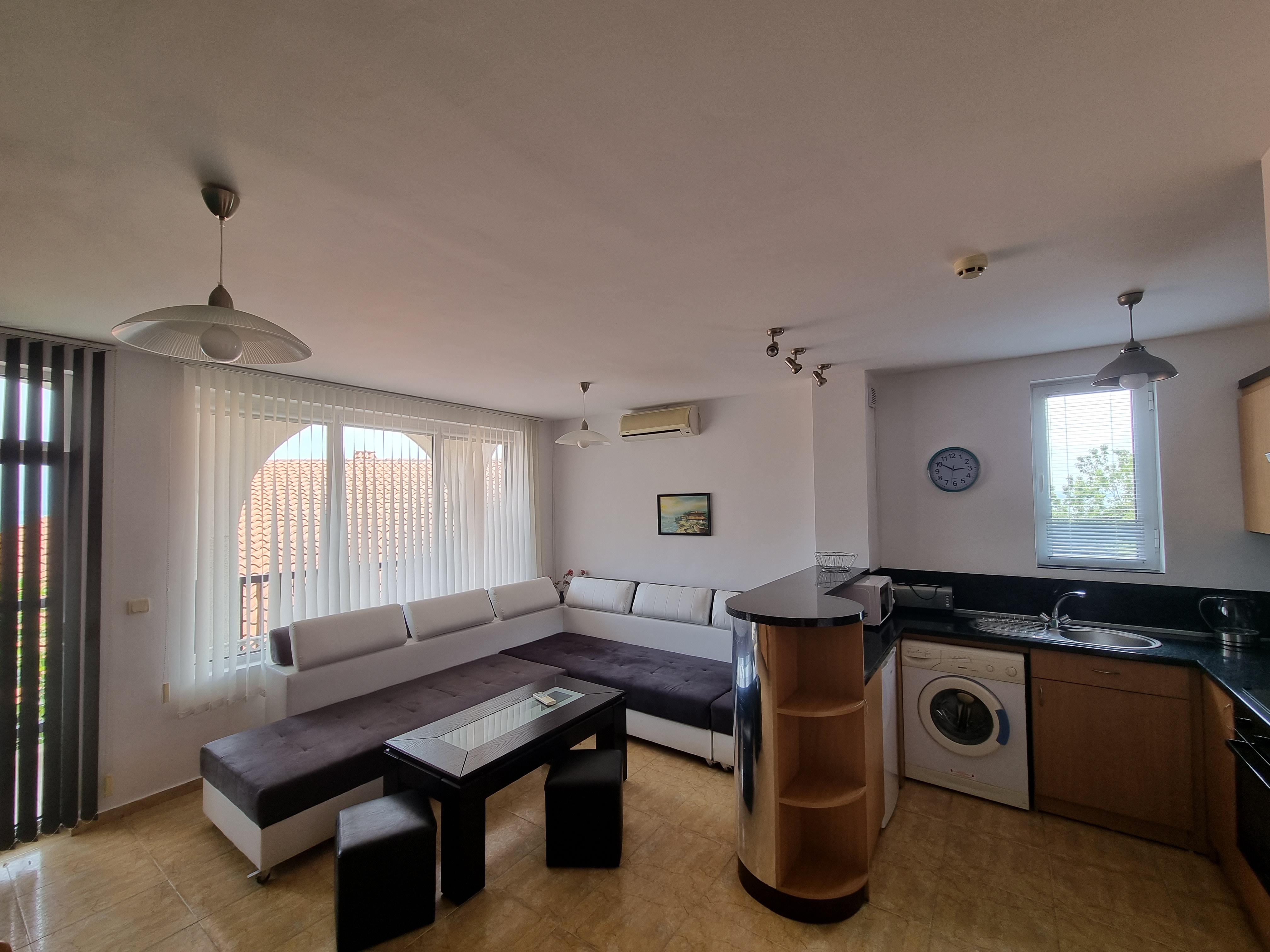 Monastery First Line Premium-Jednosoban apartman dnevna soba.jpg