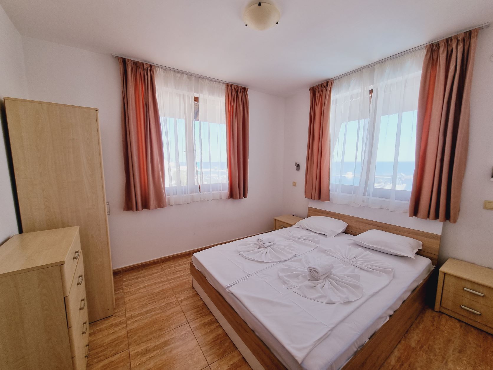 Top First Line-Trosoban apartman spavaca soba.jpg