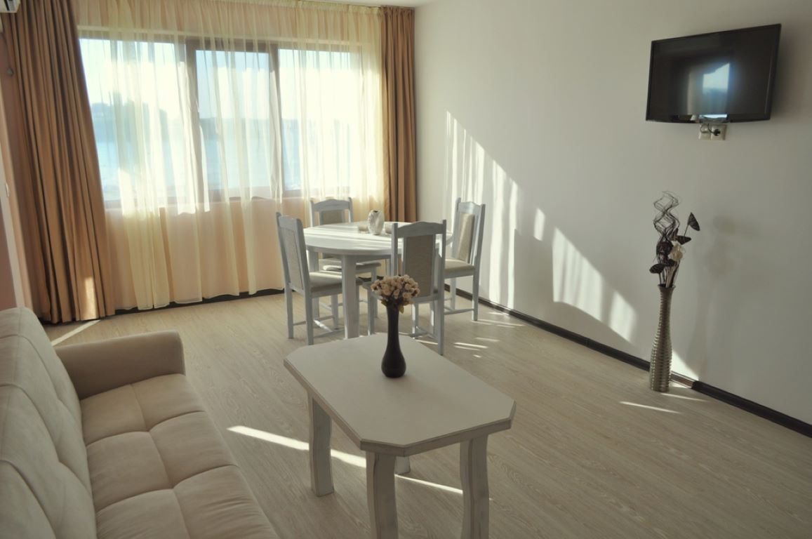 Hotel Toma's Residence-Jednosoban apartman delimican pogled more.jpg