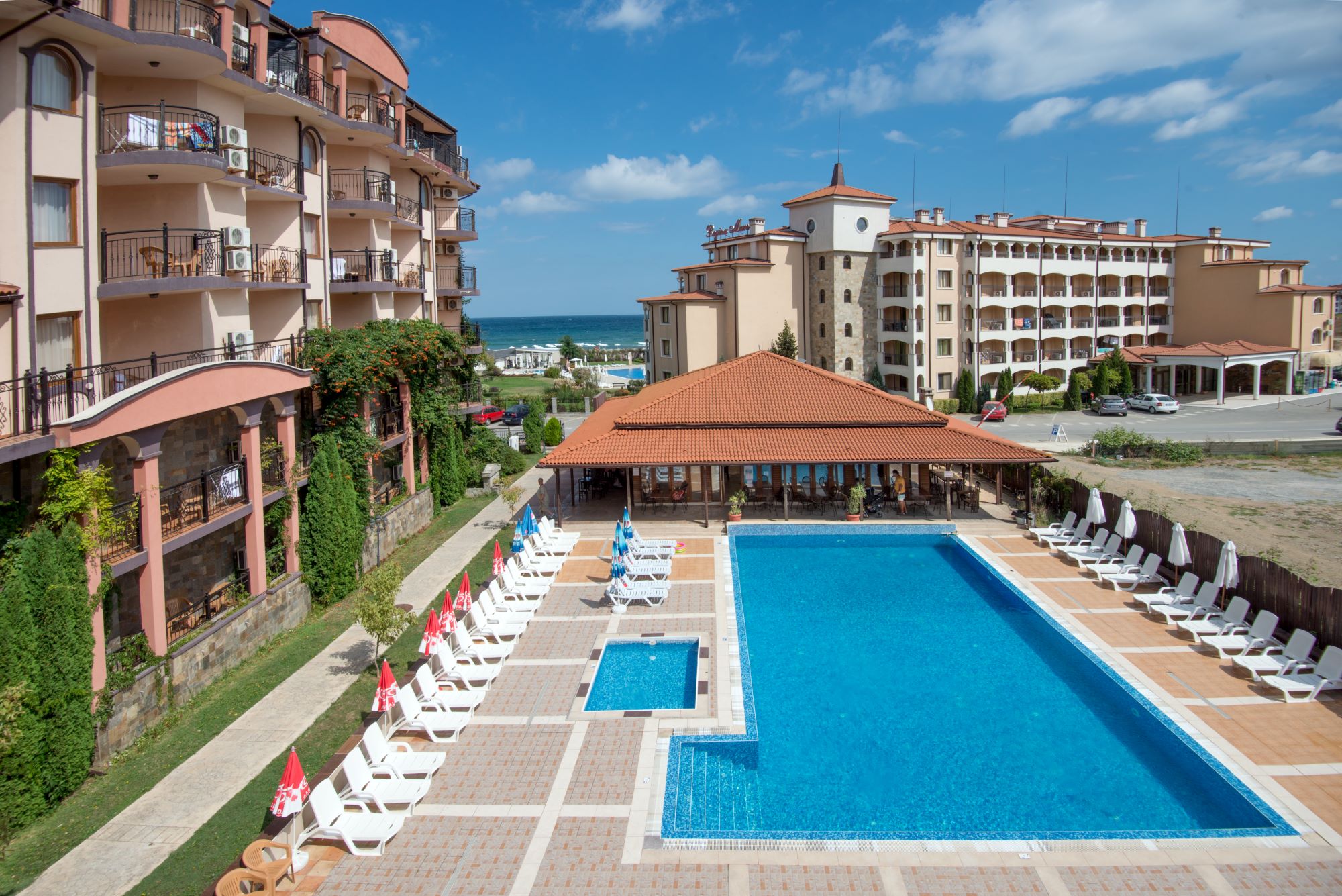 Hotel South Beach-Bazen.jpg