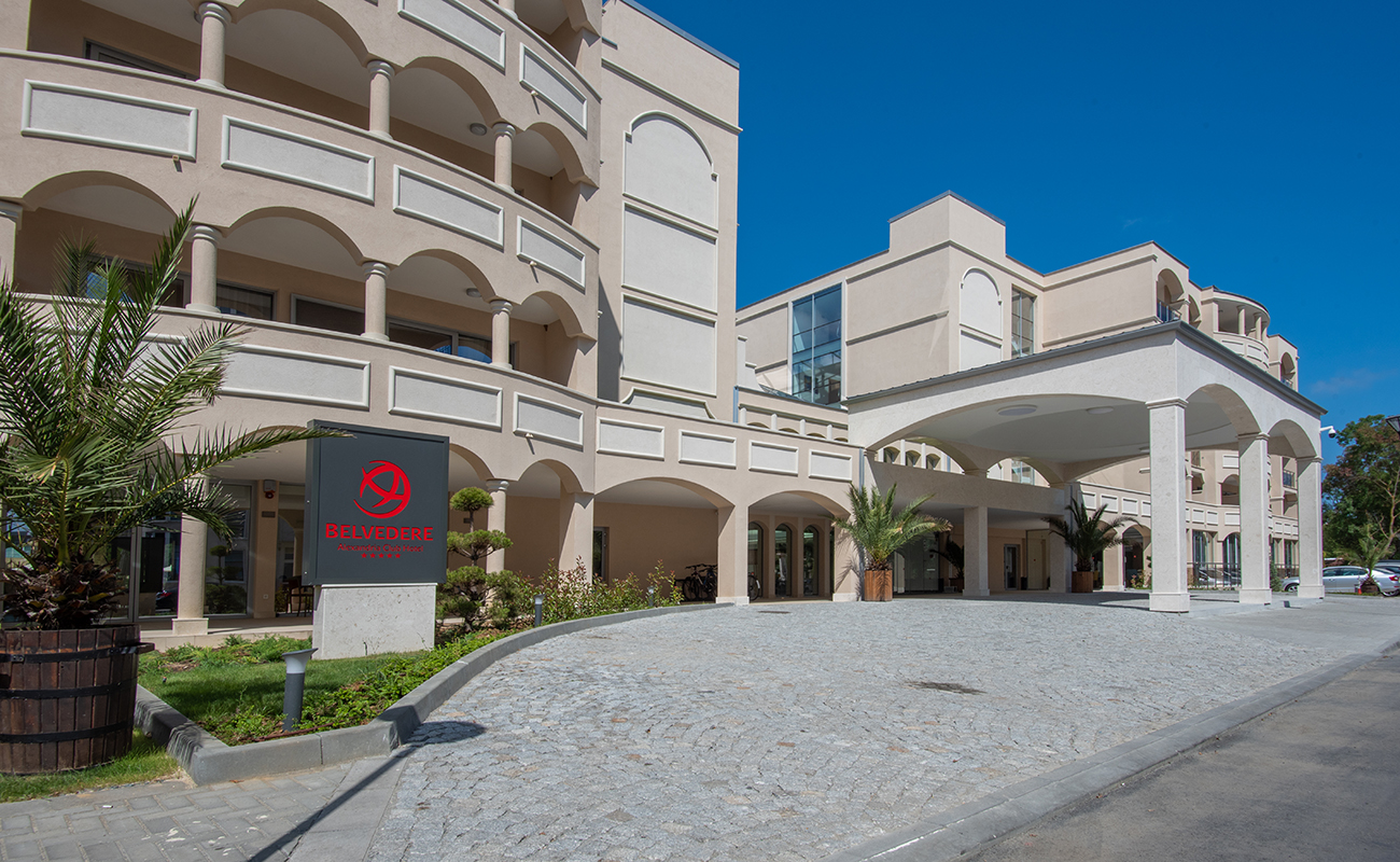Hotel Belvedere-Ulaz u hotel.jpg