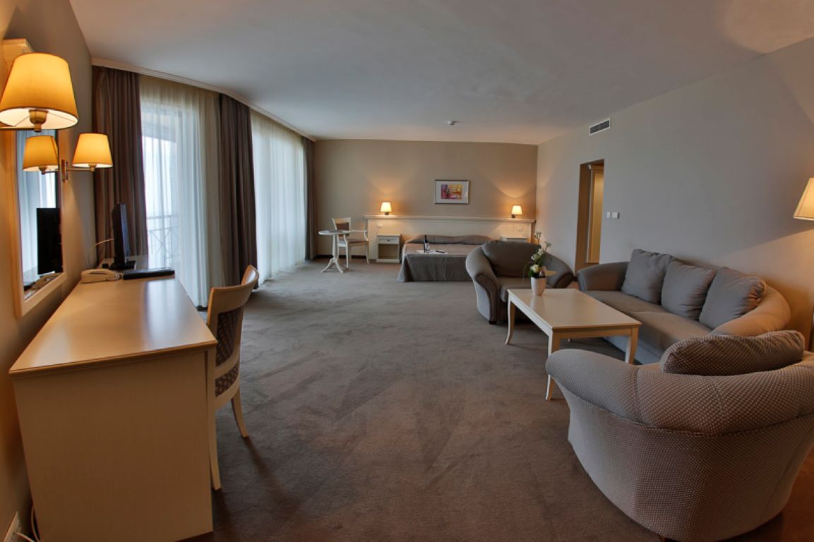 Hotel Riviera Beach-Junior suite.jpg