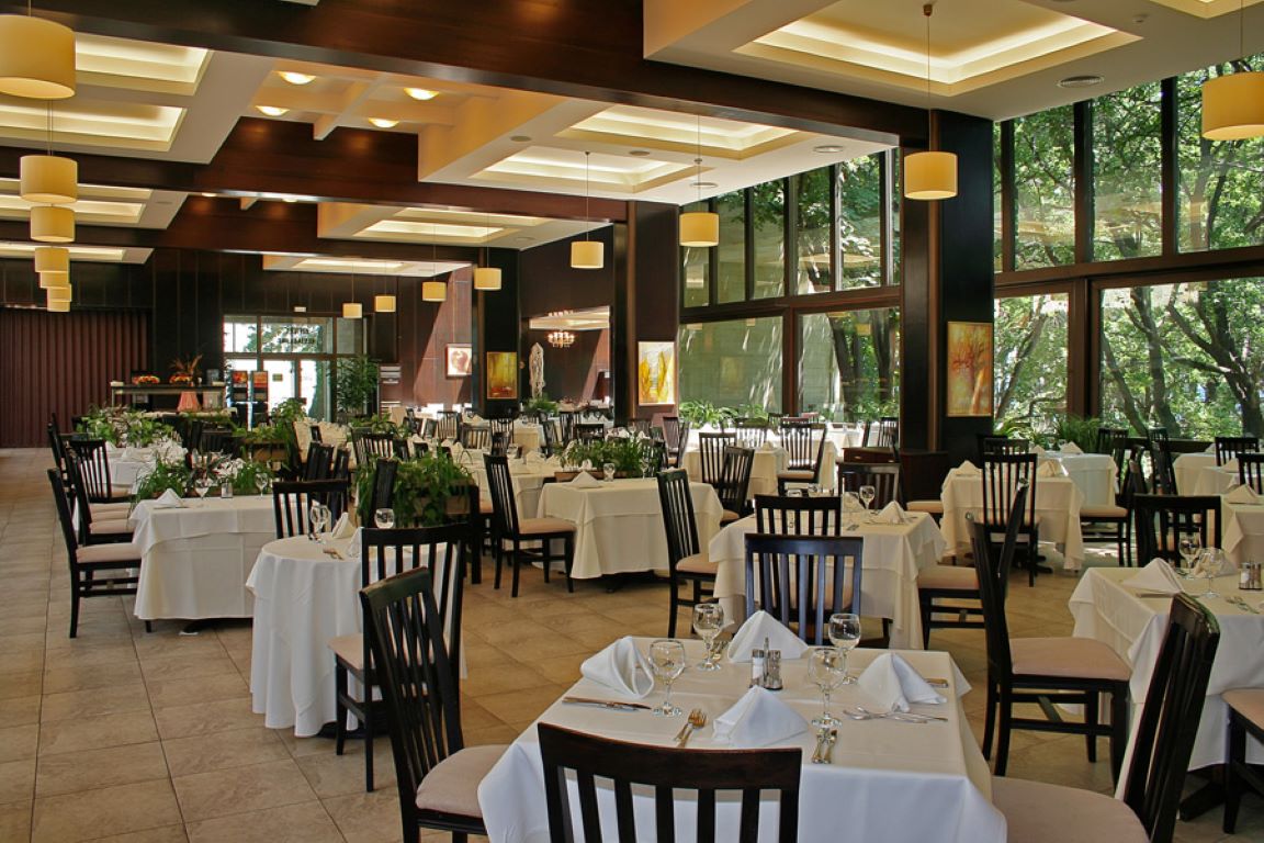 Hotel Riviera Beach-Restoran.jpg