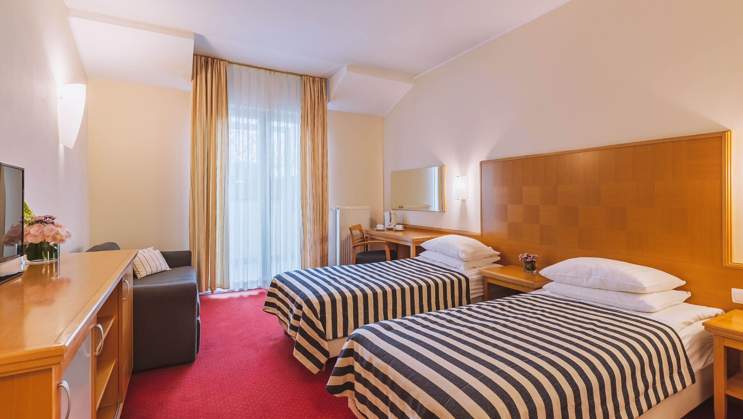 Hotel Ramada & Suites-Standardna soba.jpg