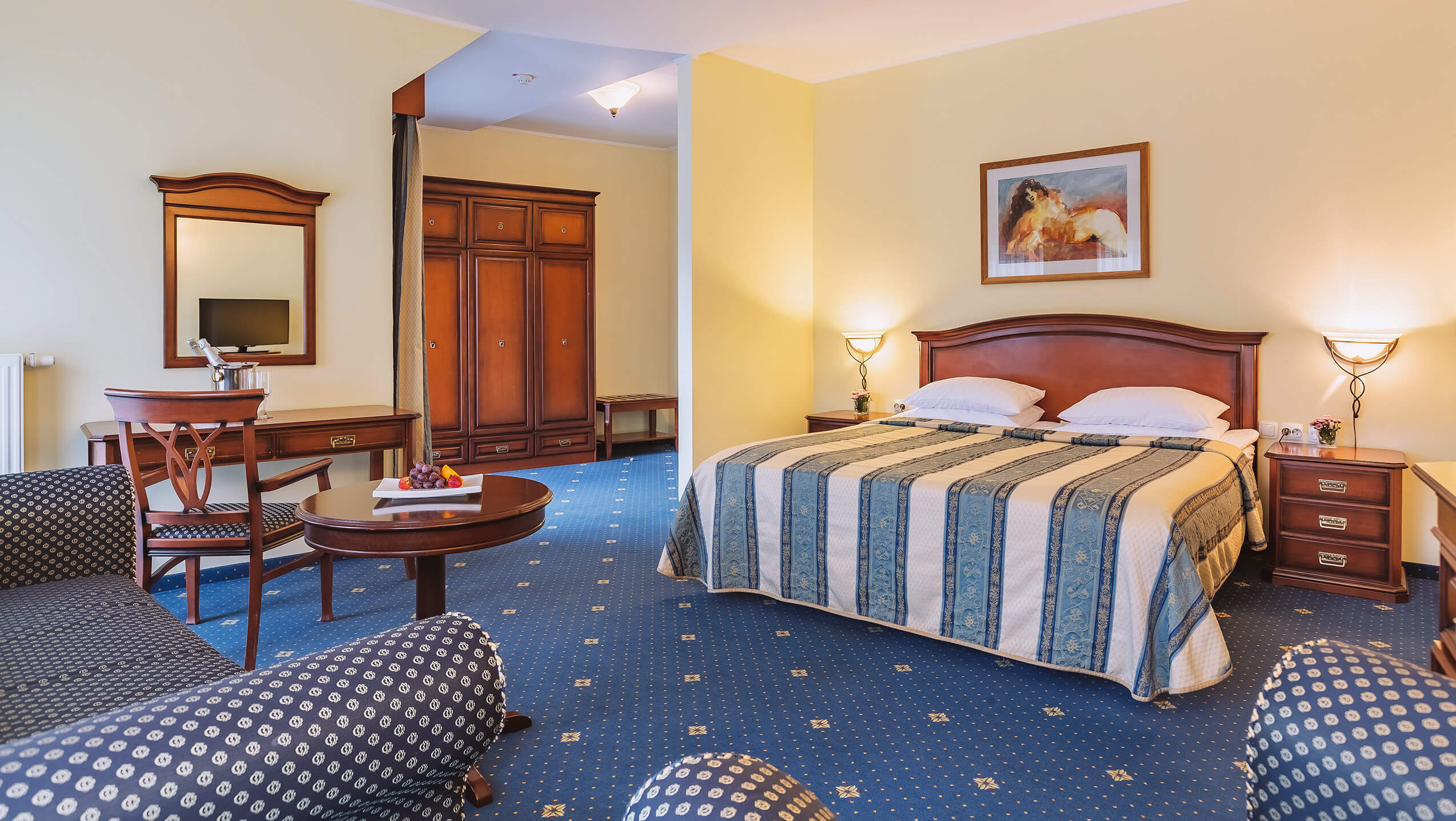 Hotel Ramada & Suites-Suite.jpg