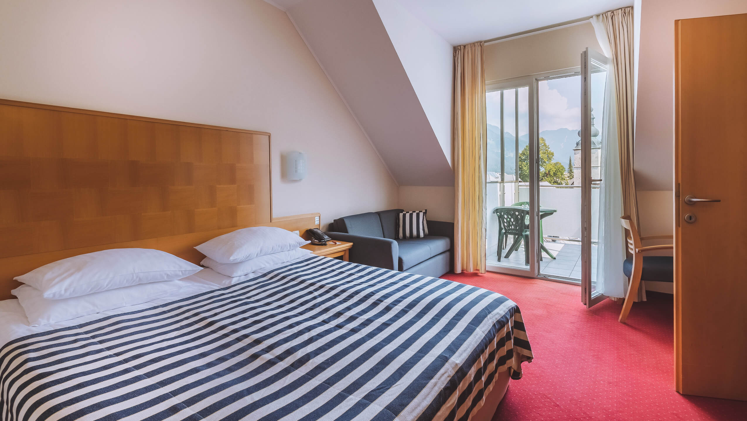 Ramada Hotel & Suites-Superior soba.jpg