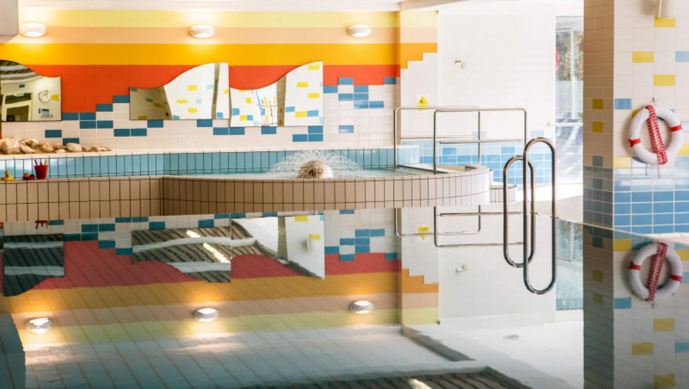 Ramada Hotel & Suites-Unutrasnji bazen.jpg
