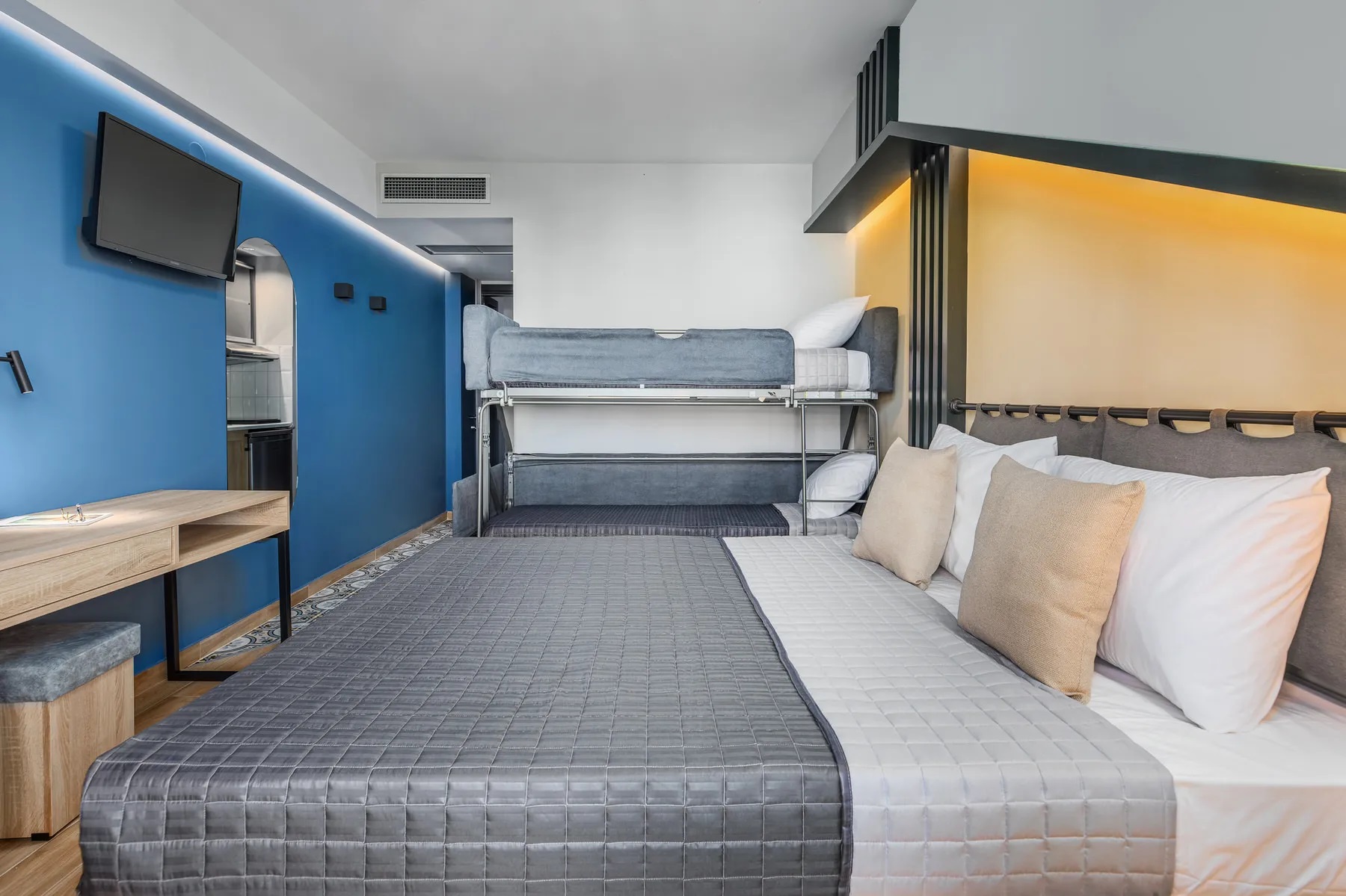 Hotel Bemyguest Comfort Pidna-Porodicna soba.jpg