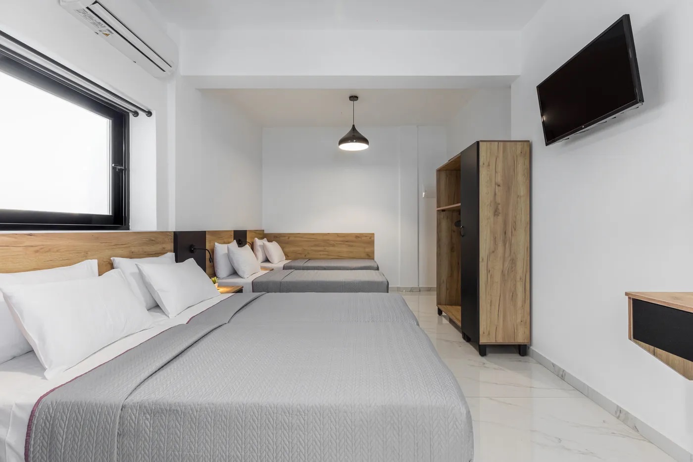 Bemyguest Plus Villa Crisanthi-Groundfloor economy cetvorokrevetna soba.jpg