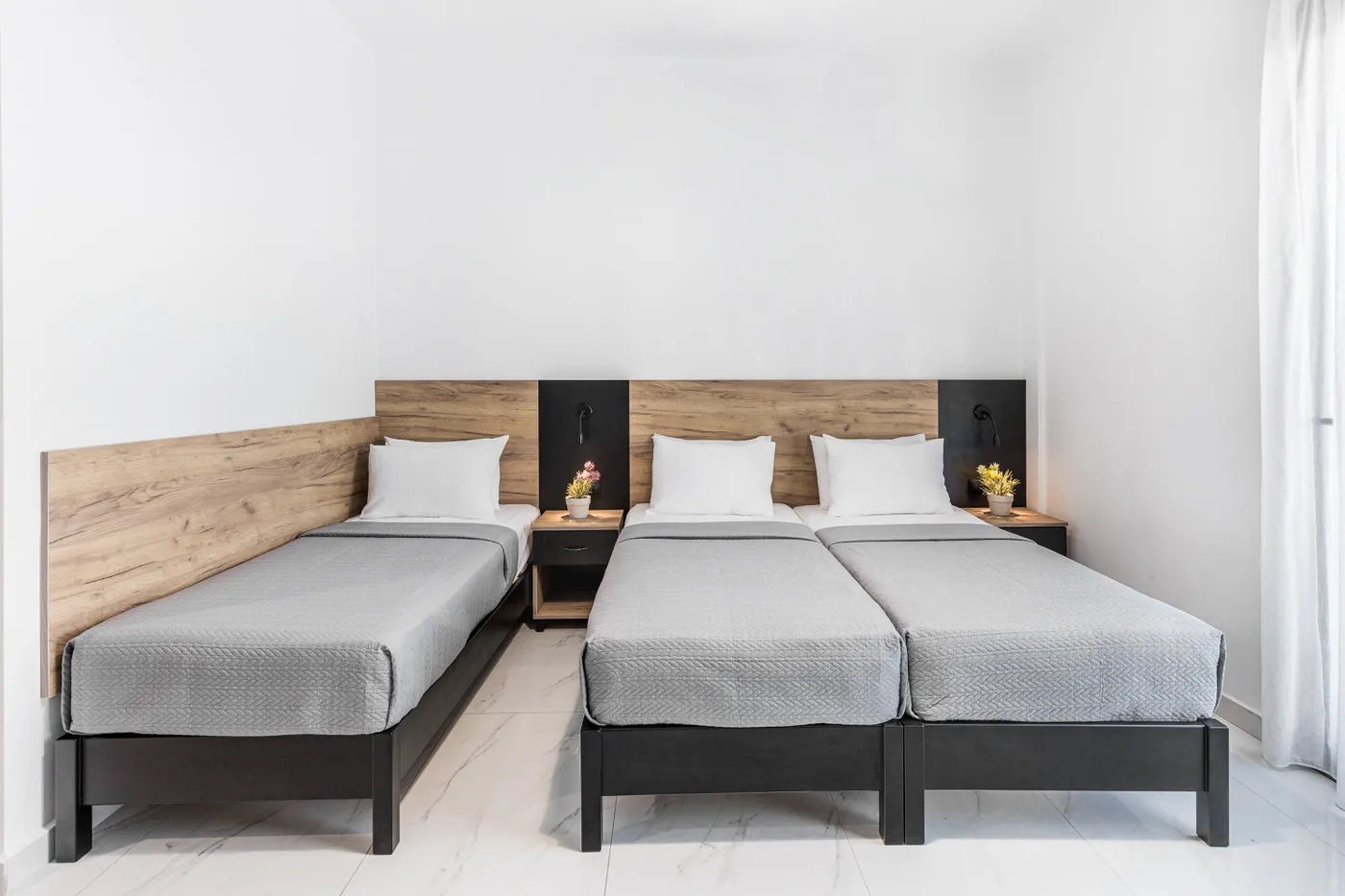 Bemyguest Plus Villa Crisanthi-Groundfloor economy trokrevetna soba.jpg