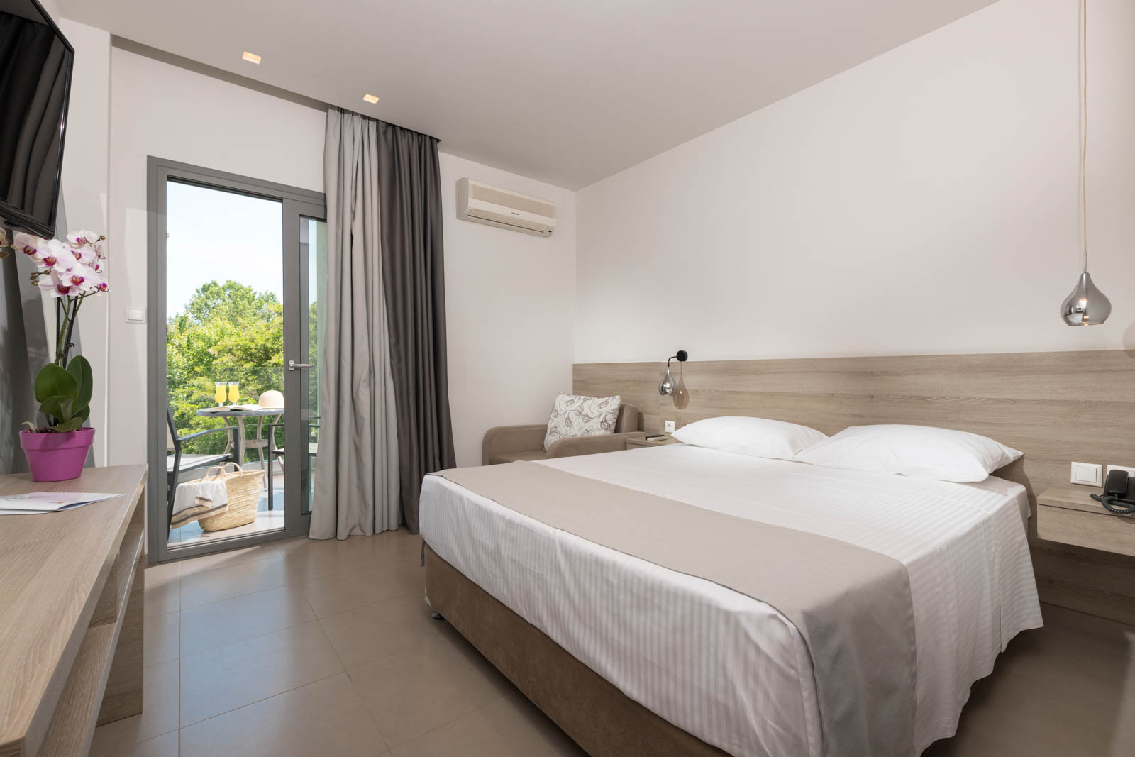 Princess Golden Beach Hotel-Standardna soba delimican pogled more.jpg
