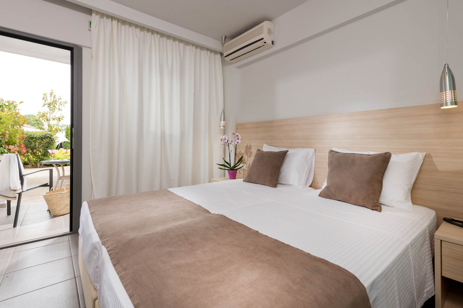 Princess Golden Beach Hotel-Standardna soba pogled basta.jpg