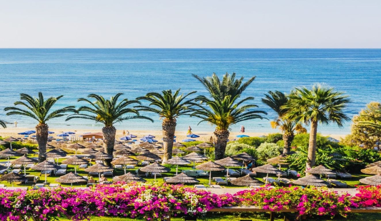 ALion Beach Hotel-Plaza.jpg
