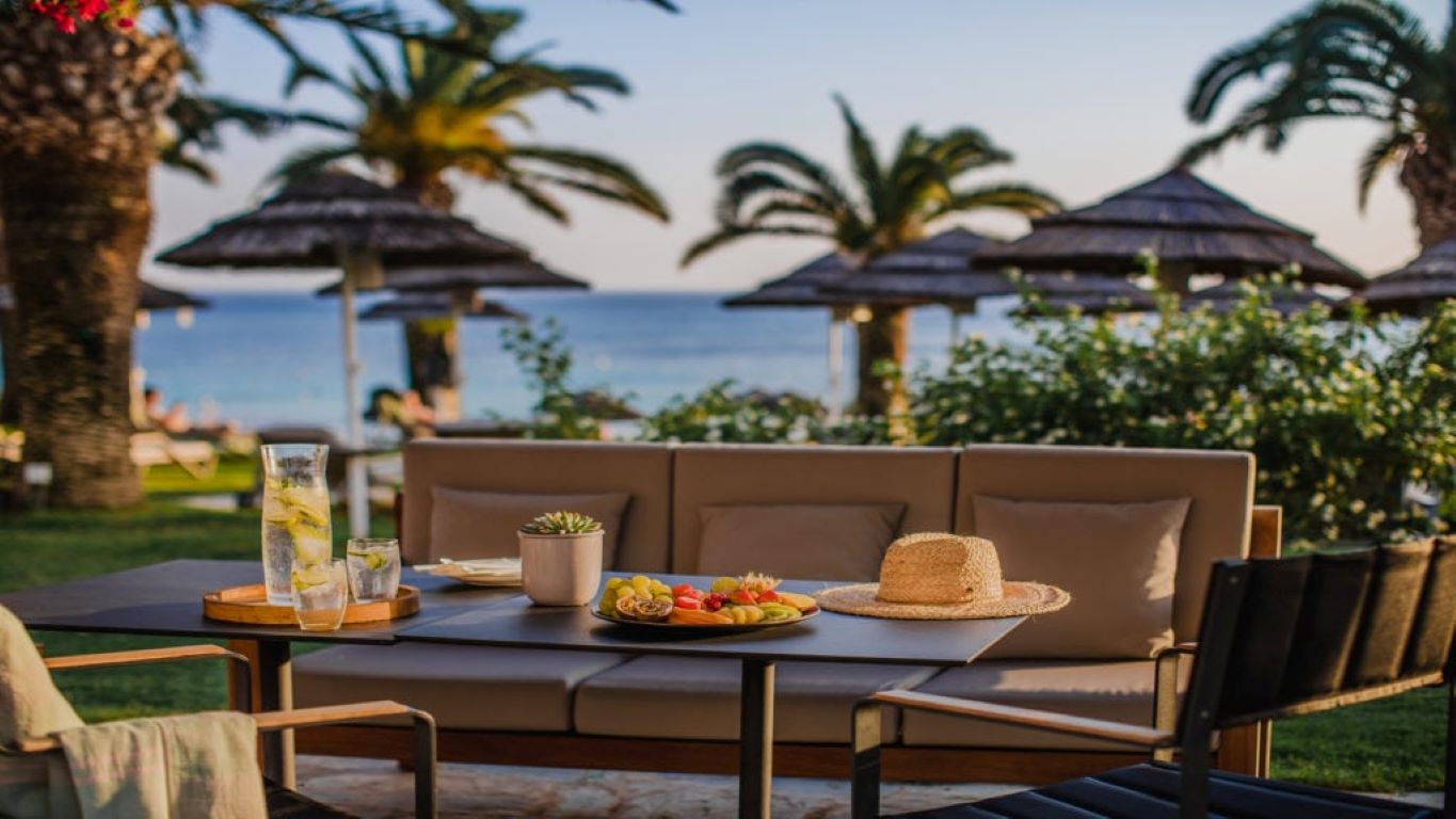 ALion Beach-Terasa restorana.jpg
