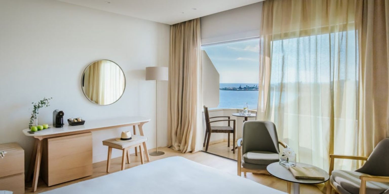 Hotel Alion Beach-Standardna soba delimican pogled more.jpg