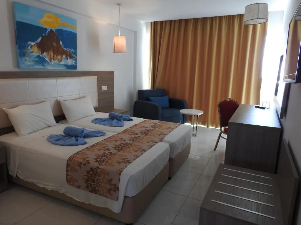 Corfu Hotel-Standardna soba parcijalni pogled more.jpg