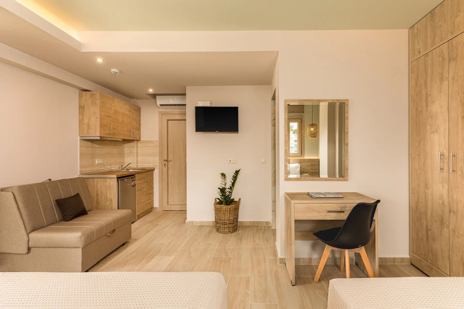 Makris Luxury Rooms-Deluxe porodicna soba.jpg