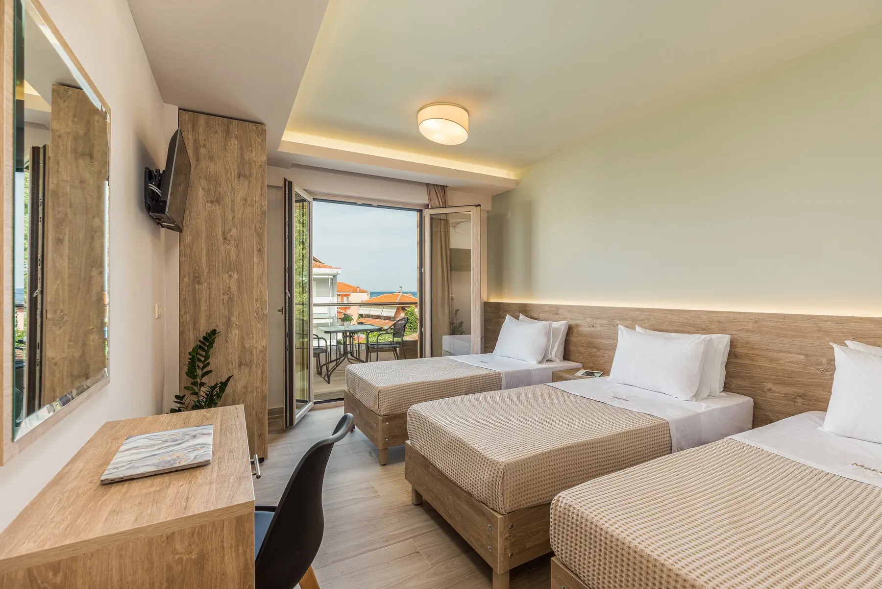 Makris Luxury Rooms-Studio.jpg