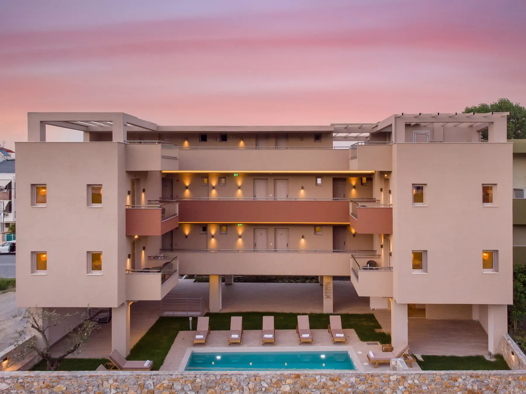 Makris Luxury Rooms-Zgrada hotela.jpg