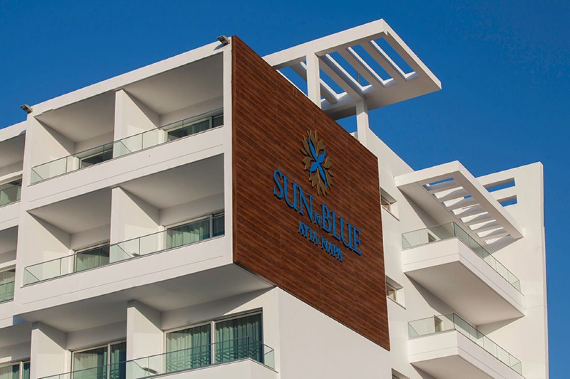 Hotel Gaia Sun N Blue-Hotel spolja.jpg