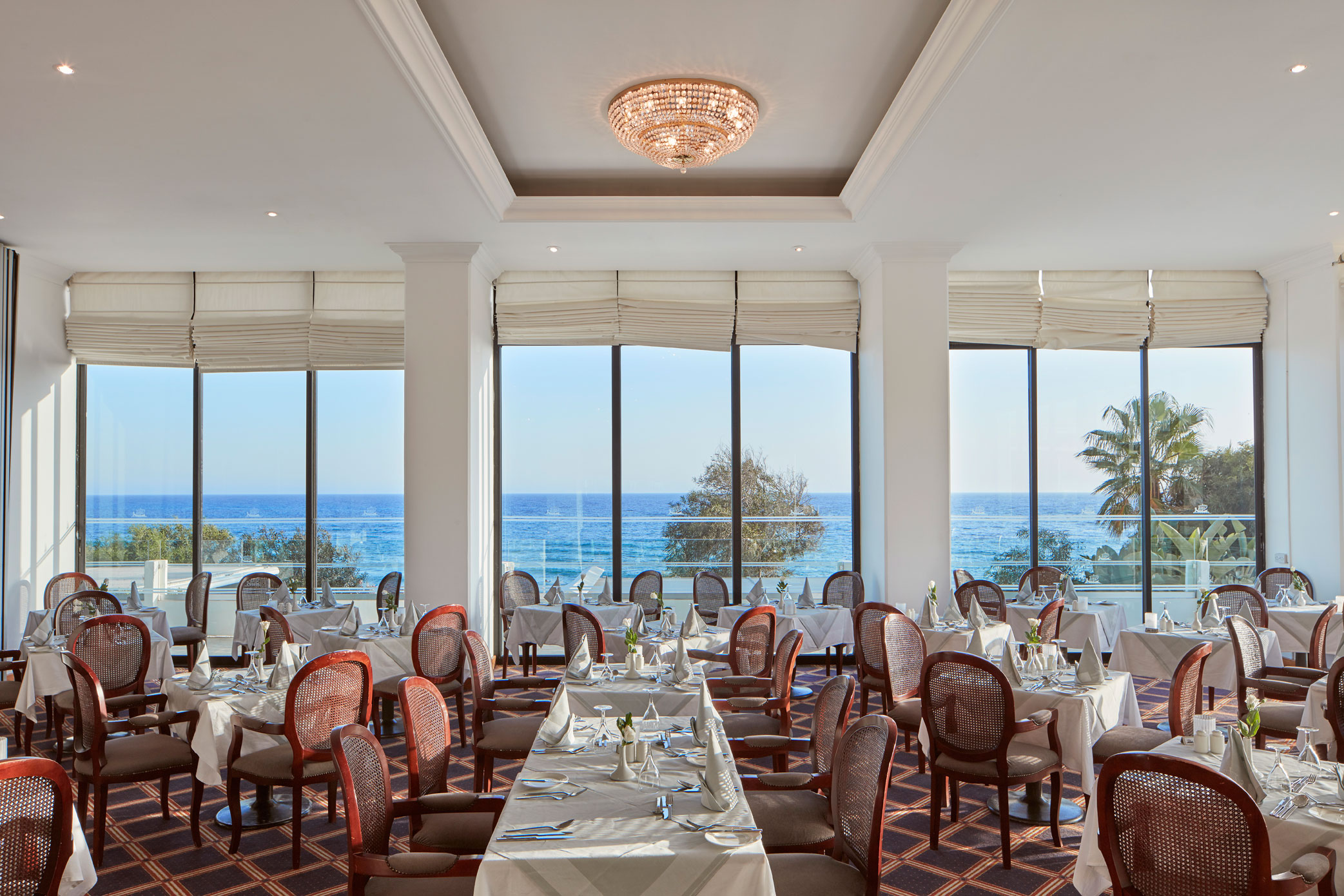 Grecian Bay Hotel-Restoran.jpg