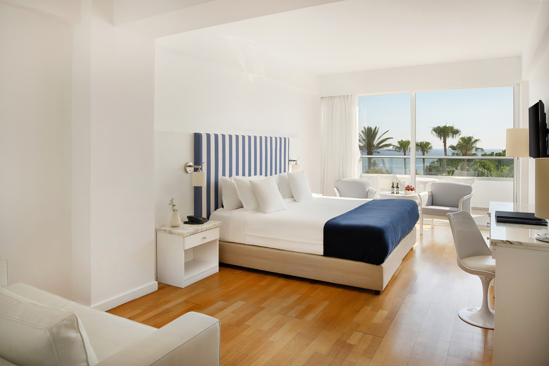 Grecian Sands-Executive studio pogled more.jpg