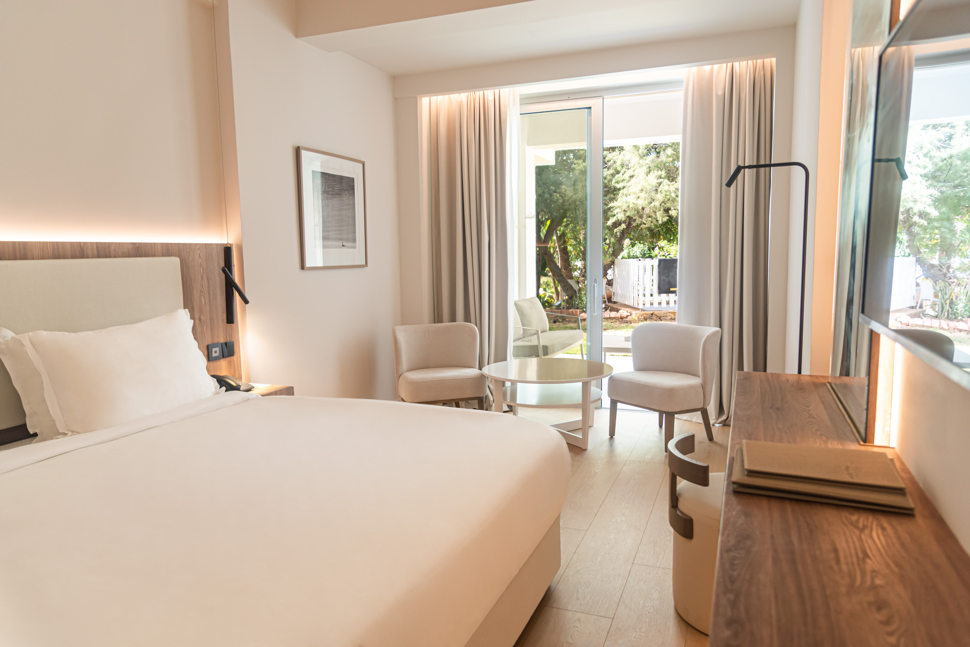 Grecian Sands Hotel-Superior soba pogled basta.jpg
