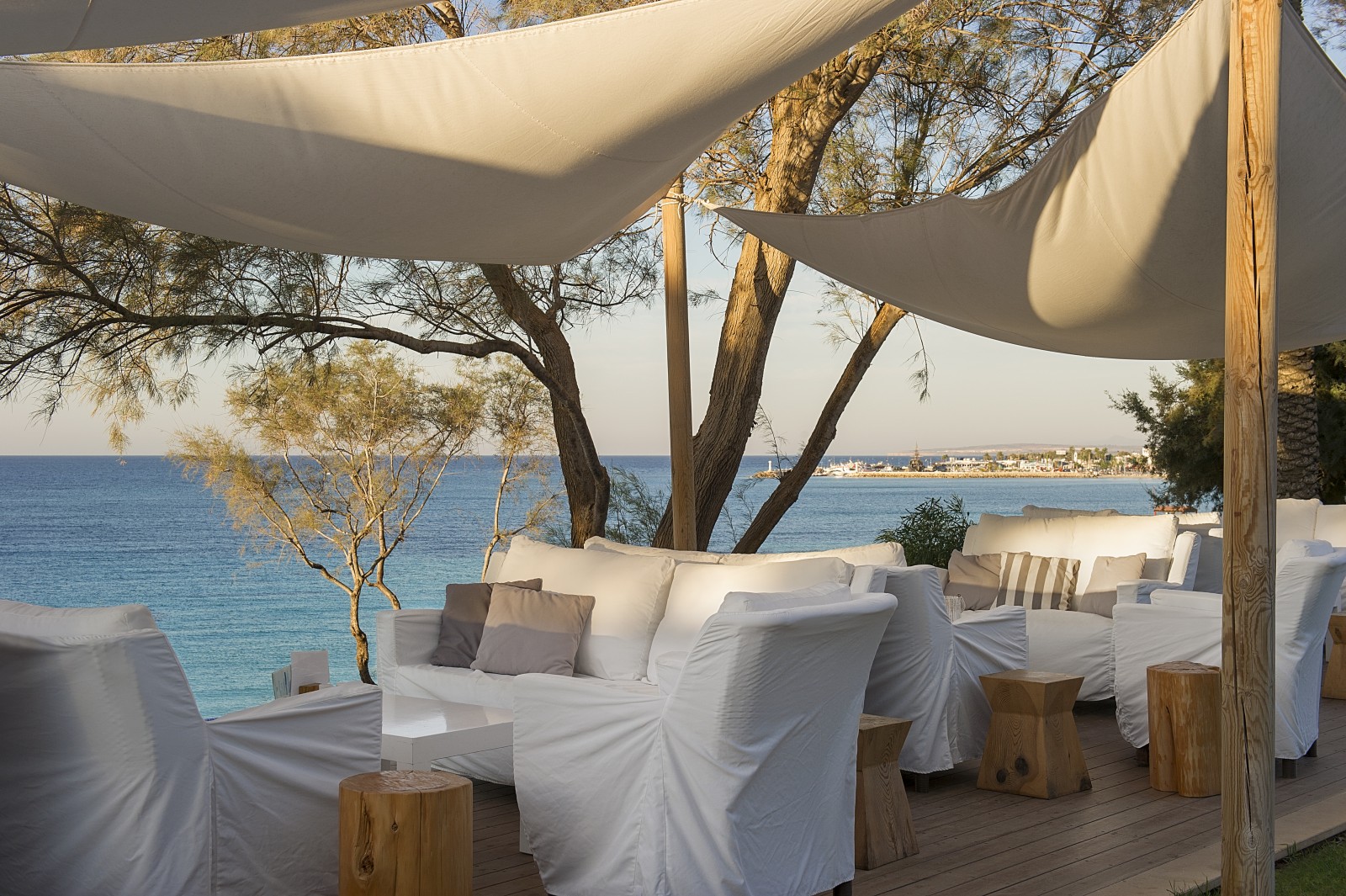 Hotel Grecian Sands-Bar pored bazena.jpg